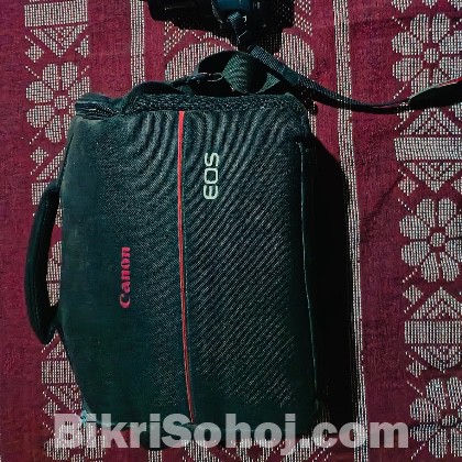 Cannon 700D